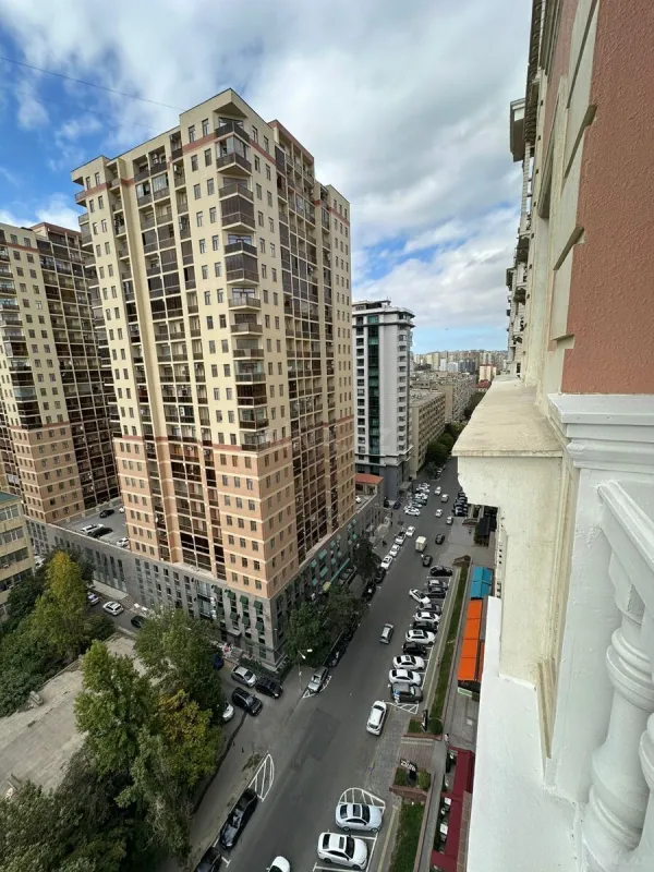 Satılır 2 otaqlı mənzil 68 m²