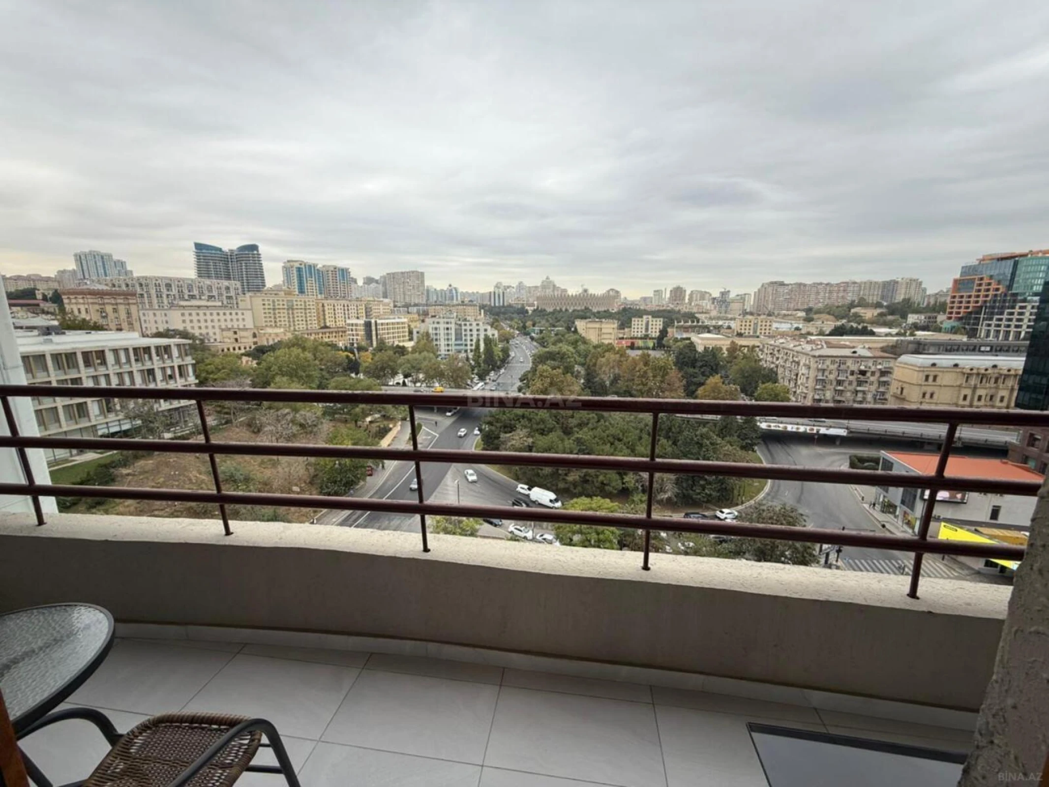 Satılır 3 otaqlı mənzil 101 m²