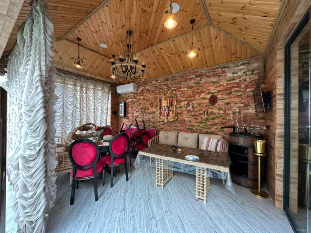 Satılır 5 otaqlı həyət evi 427 m²