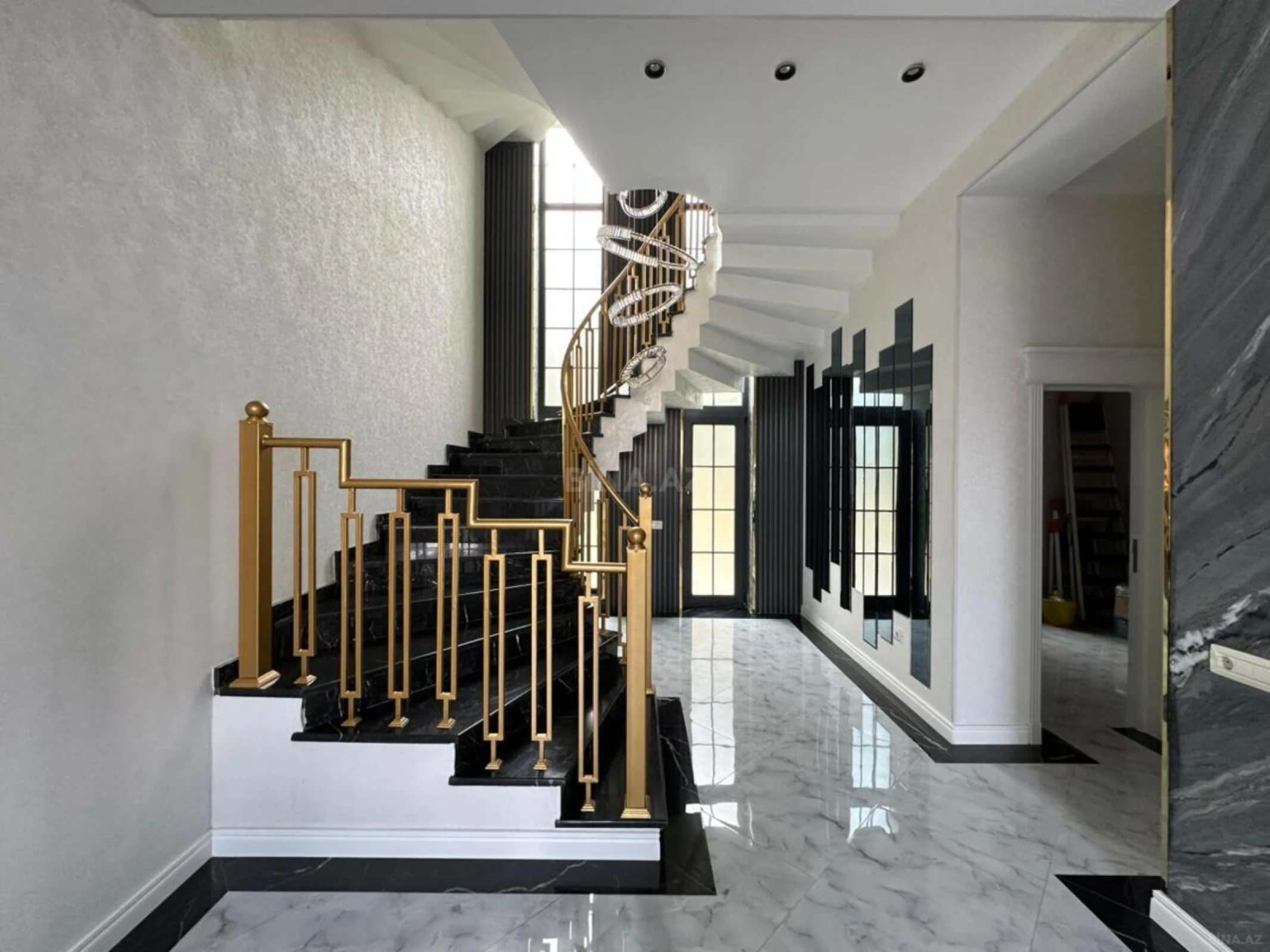 Satılır 5 otaqlı həyət evi 427 m²