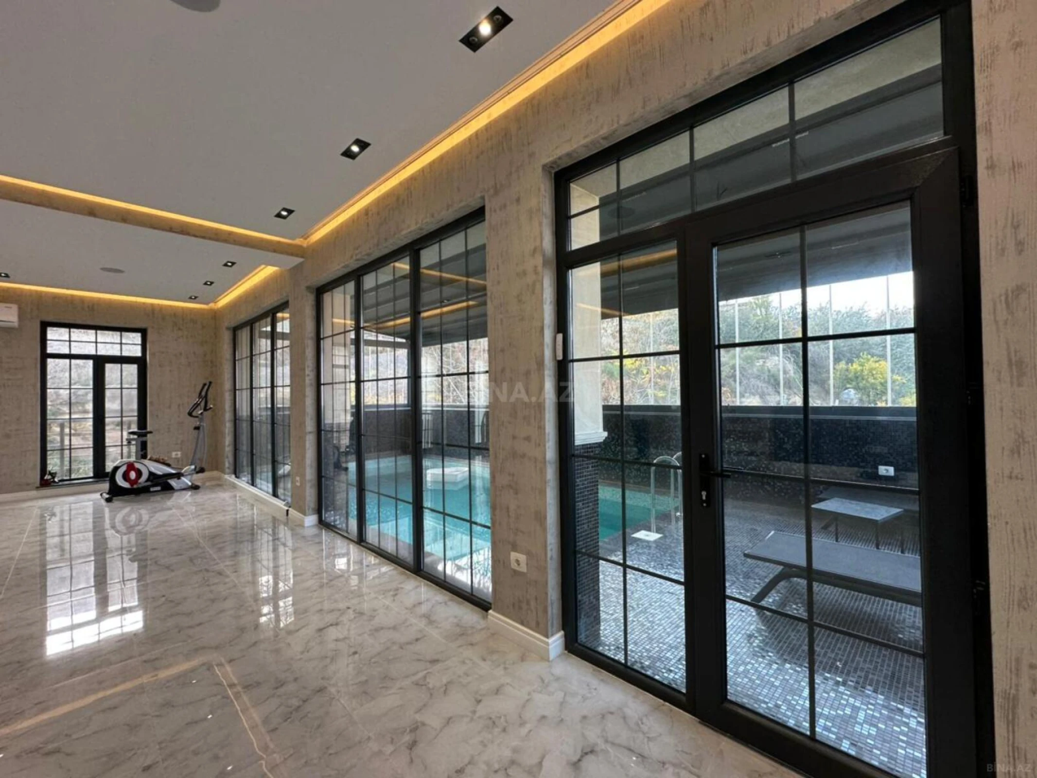 Satılır 5 otaqlı həyət evi 427 m²