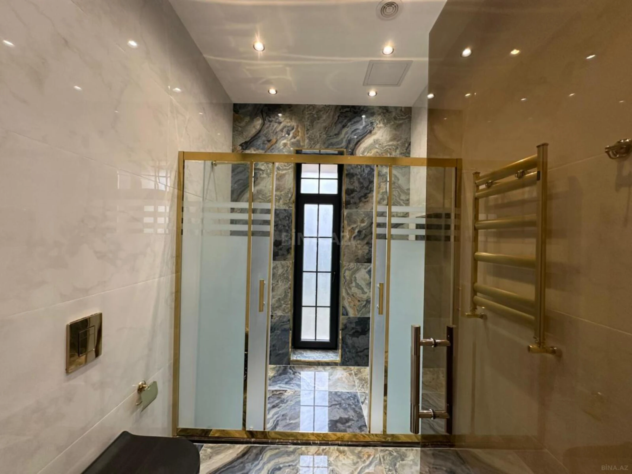 Satılır 5 otaqlı həyət evi 427 m²