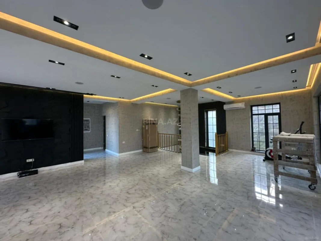 Satılır 5 otaqlı həyət evi 427 m²