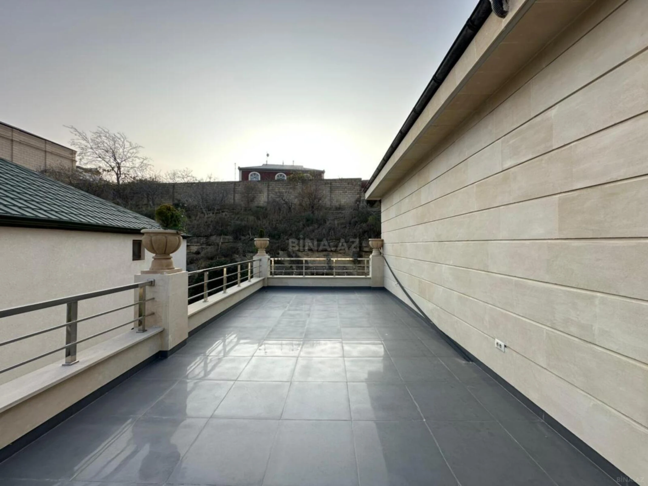 Satılır 5 otaqlı həyət evi 427 m²