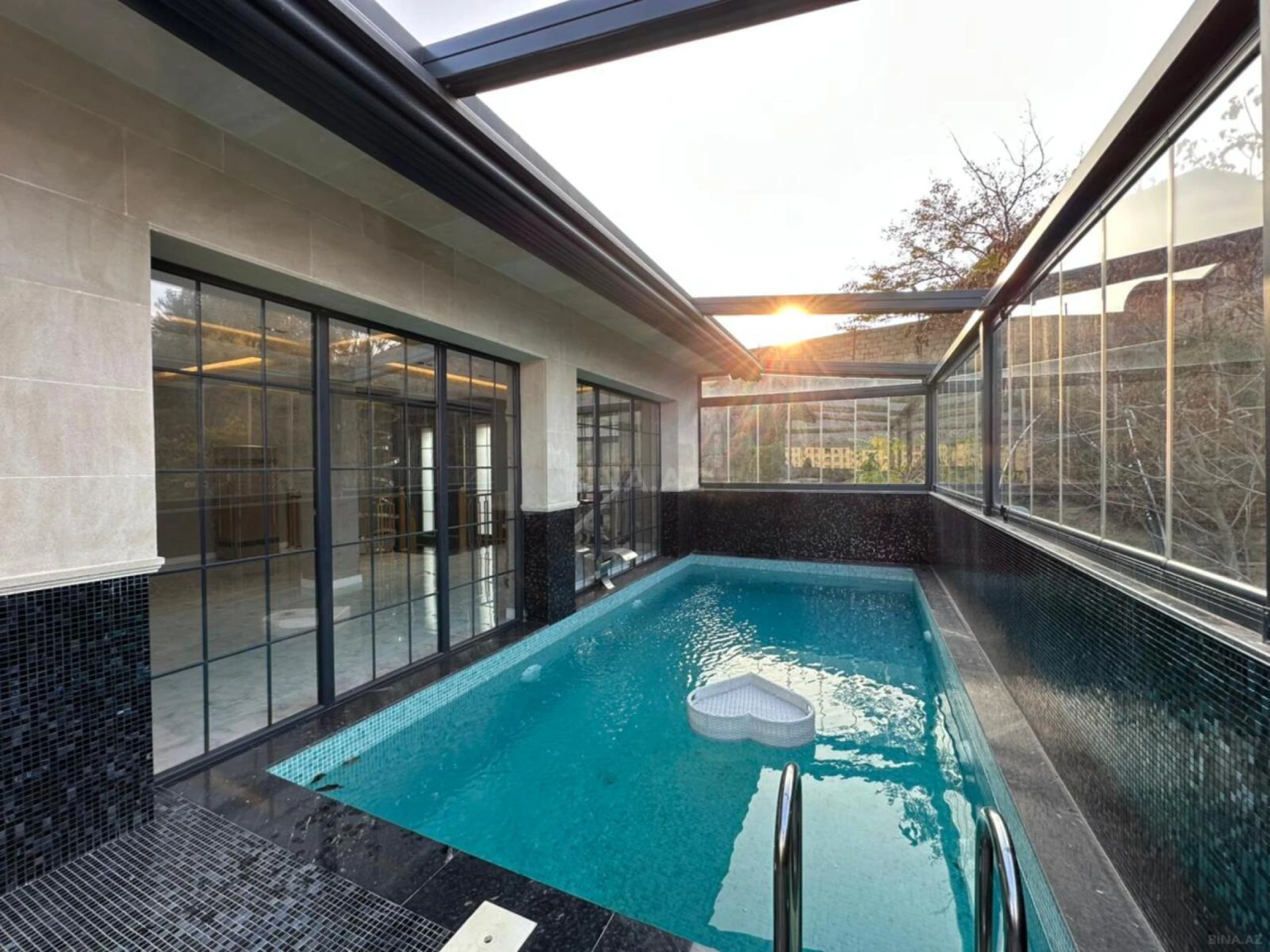 Satılır 5 otaqlı həyət evi 427 m²