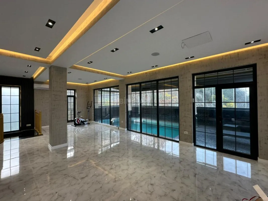 Satılır 5 otaqlı həyət evi 427 m²