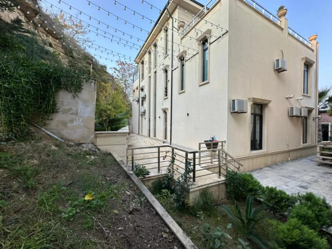 Satılır 5 otaqlı həyət evi 427 m²