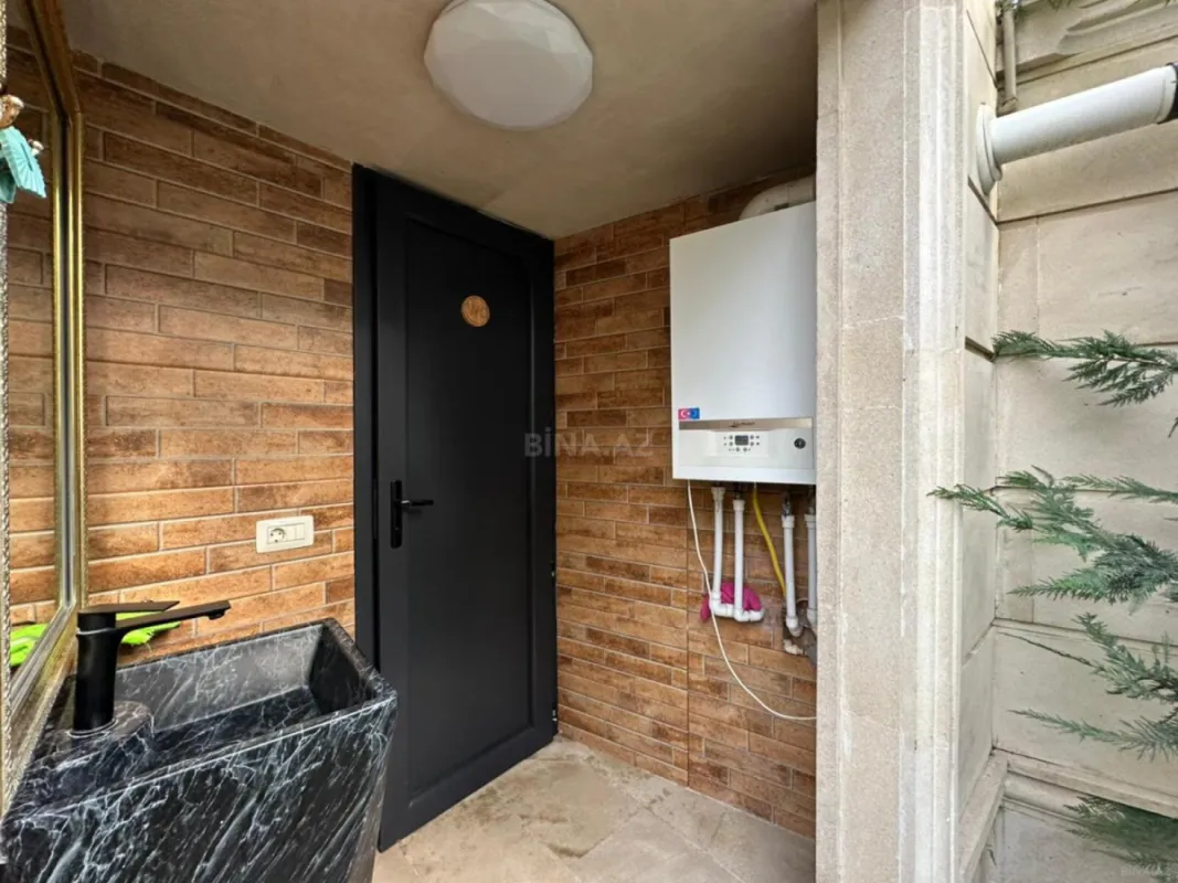 Satılır 5 otaqlı həyət evi 427 m²