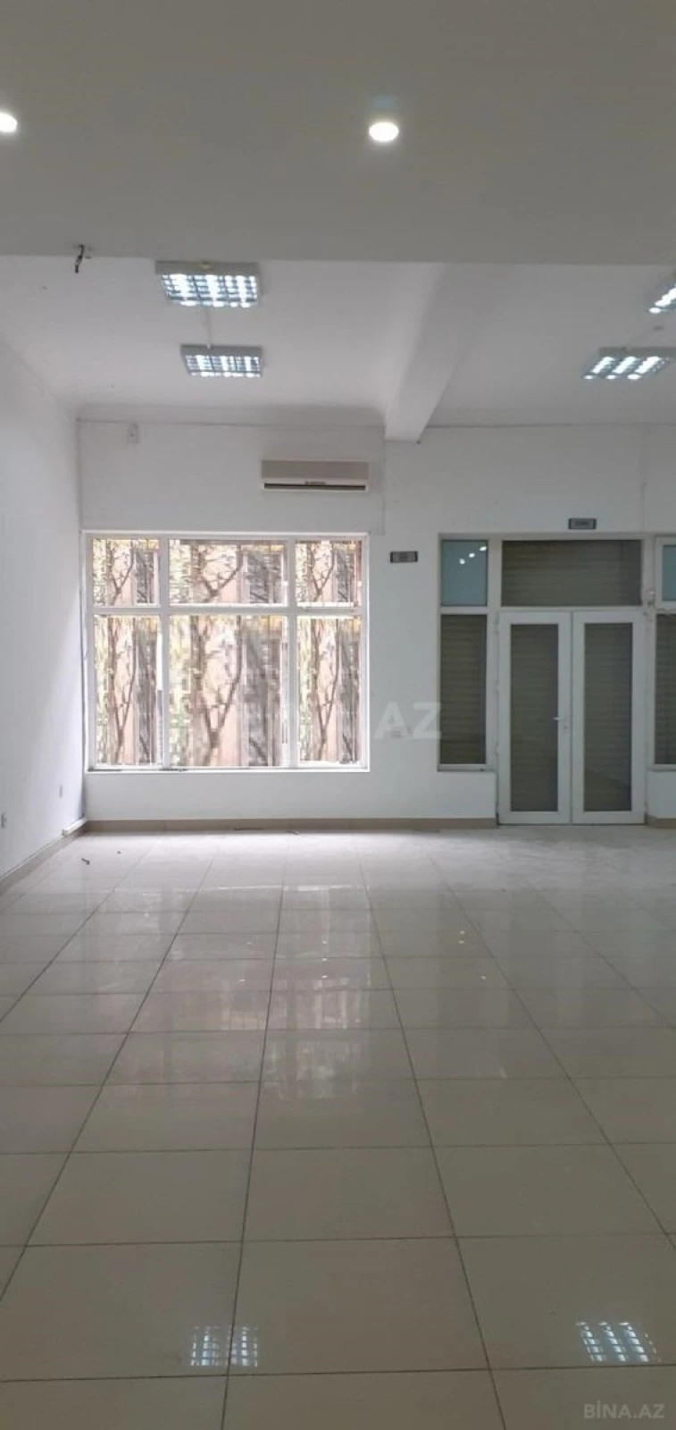 Satılır obyekt 210 m²