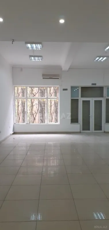 Satılır obyekt 210 m²