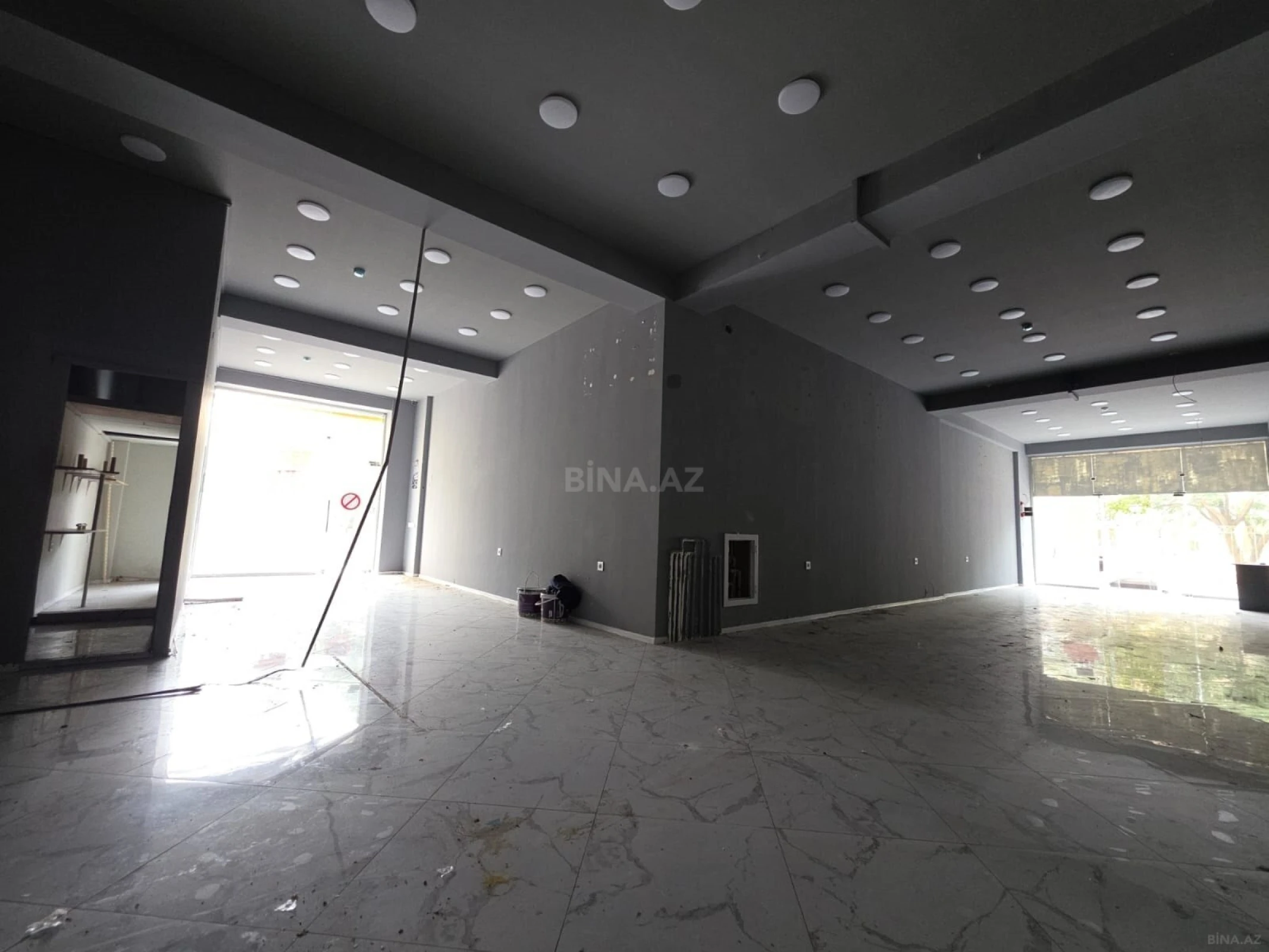 Satılır obyekt 210 m²