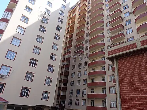 Satılır obyekt 210 m²