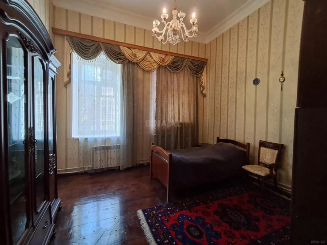 Satılır 4 otaqlı mənzil 130 m²