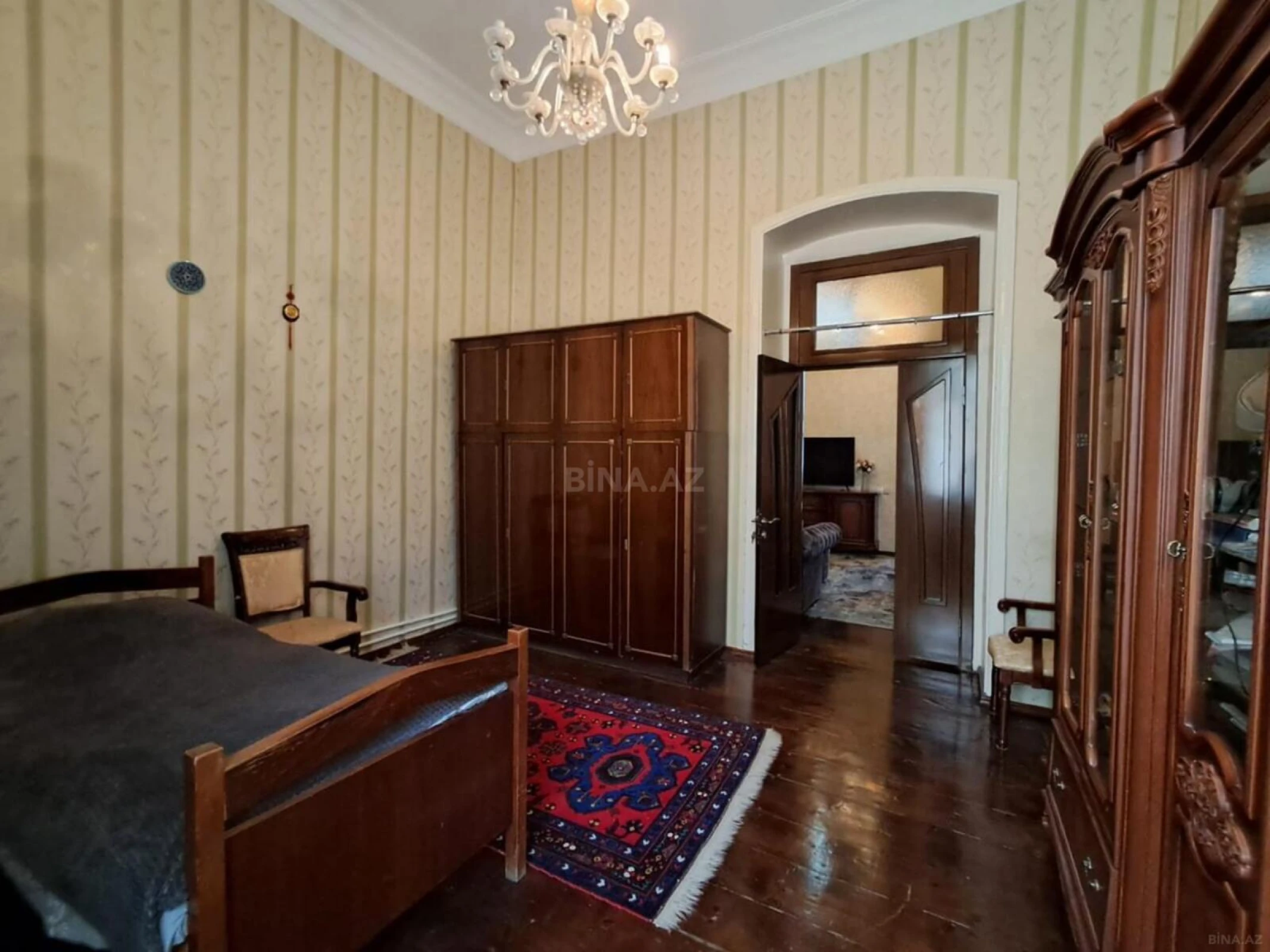 Satılır 4 otaqlı mənzil 130 m²