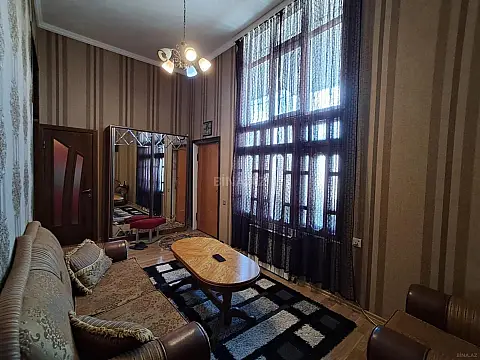 Satılır 4 otaqlı mənzil 130 m²