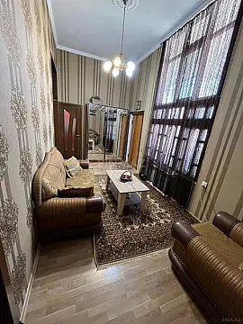 Satılır 4 otaqlı mənzil 130 m²