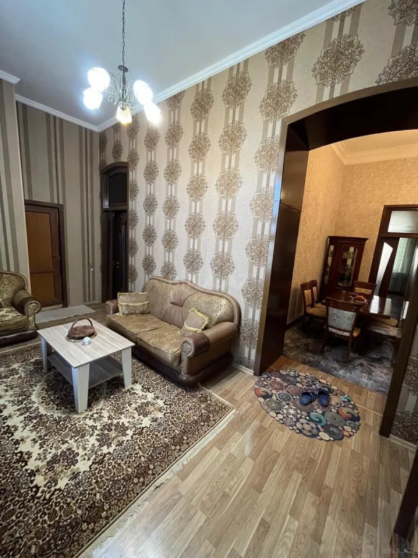 Satılır 4 otaqlı mənzil 130 m²