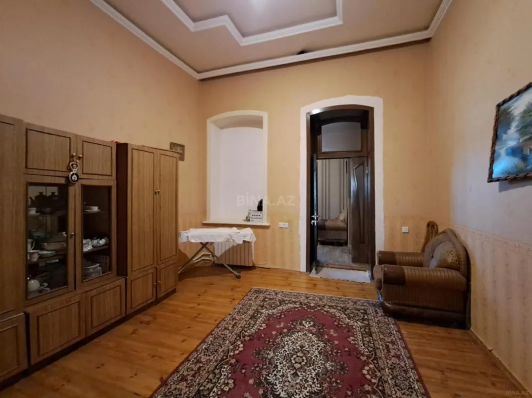 Satılır 4 otaqlı mənzil 130 m²