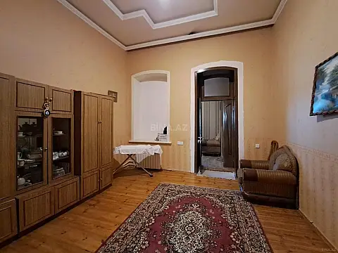 Satılır 4 otaqlı mənzil 130 m²