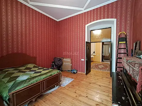 Satılır 4 otaqlı mənzil 130 m²