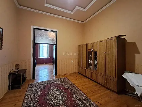 Satılır 4 otaqlı mənzil 130 m²