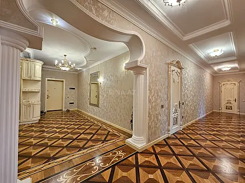 Satılır 4 otaqlı mənzil 223 m²