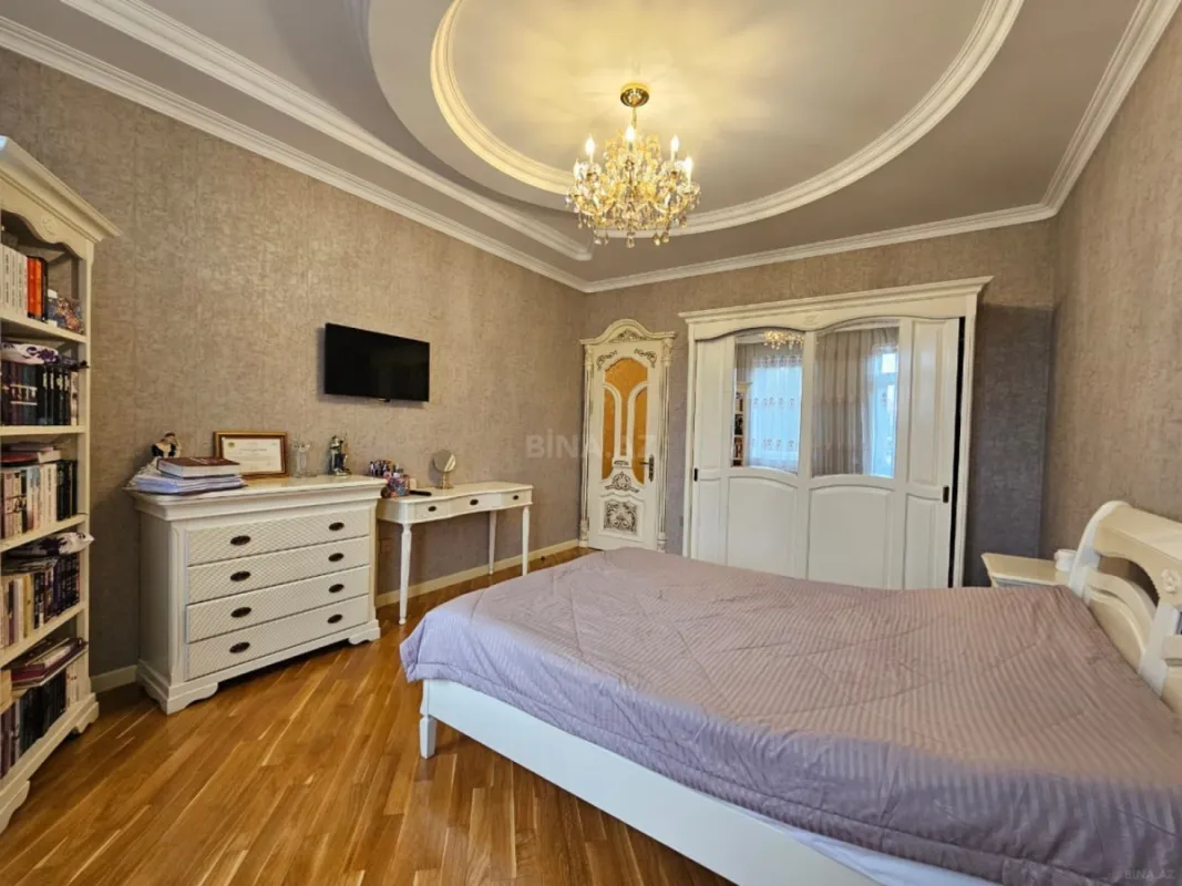 Satılır 4 otaqlı mənzil 223 m²
