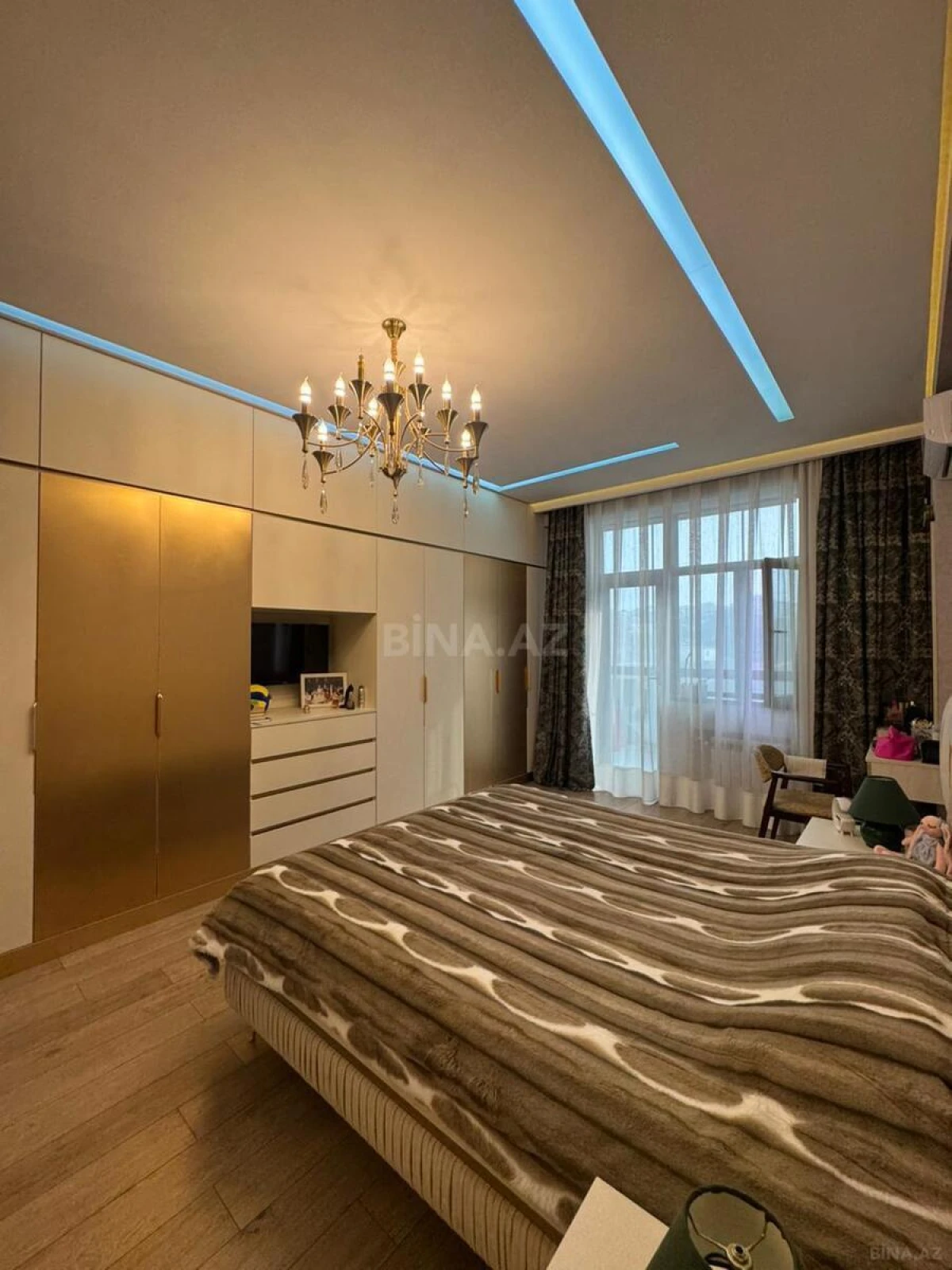 Satılır 3 otaqlı mənzil 102 m²