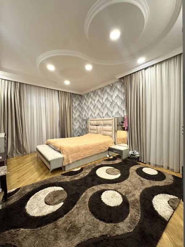 Satılır 6 otaqlı həyət evi 350 m²