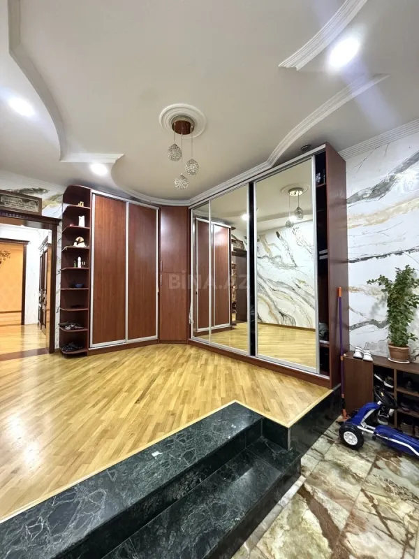 Satılır 6 otaqlı həyət evi 350 m²