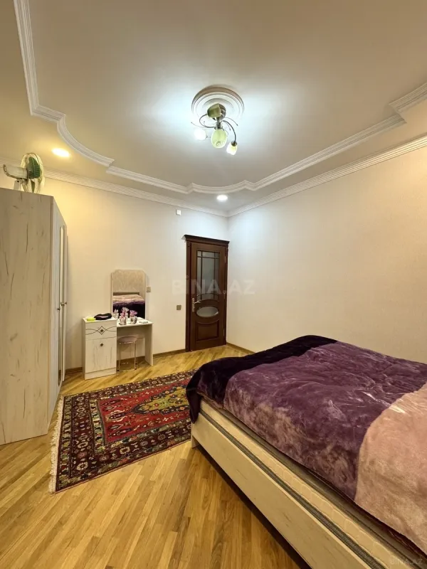 Satılır 6 otaqlı həyət evi 350 m²