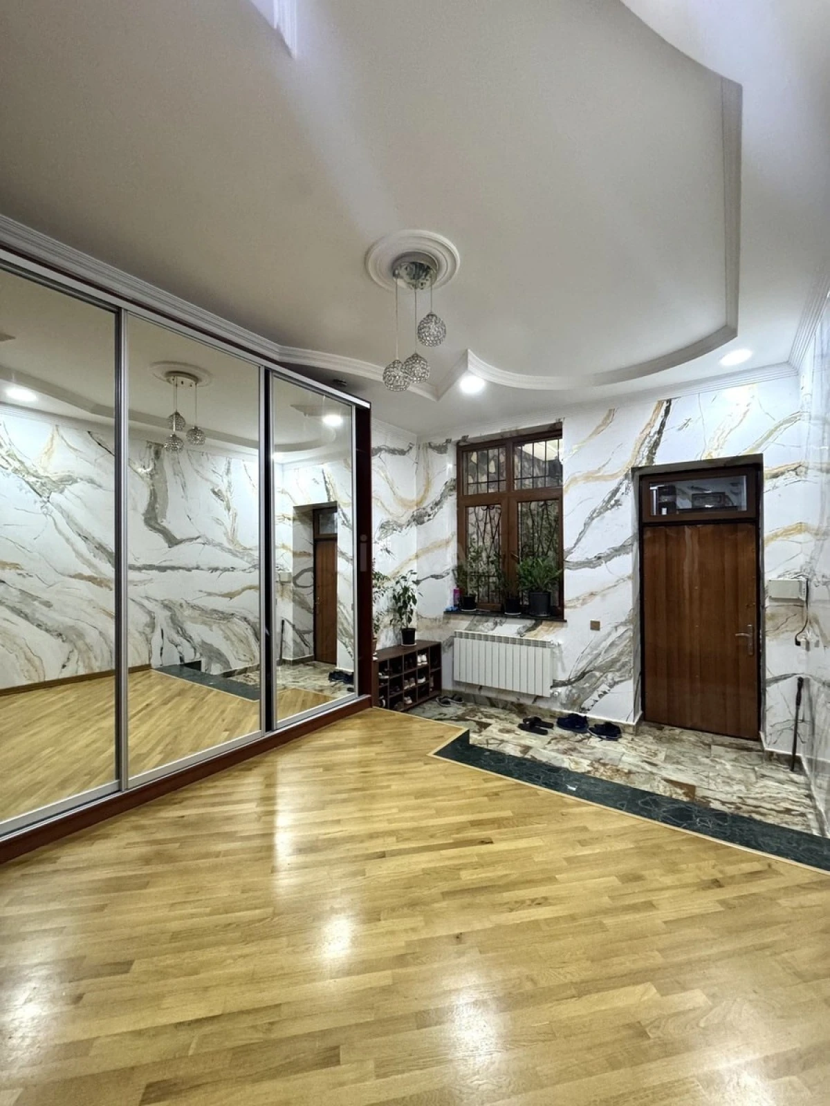 Satılır 6 otaqlı həyət evi 350 m²