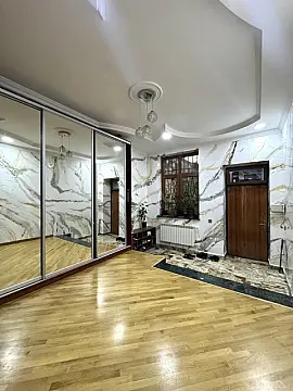 Satılır 6 otaqlı həyət evi 350 m²