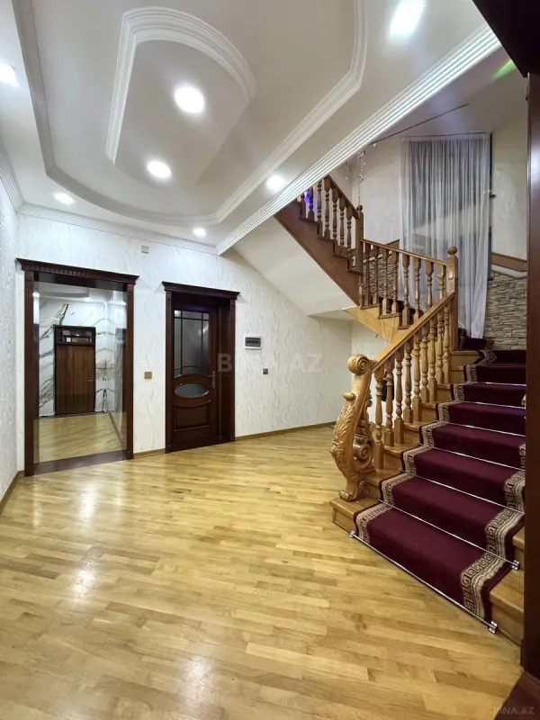 Satılır 6 otaqlı həyət evi 350 m²