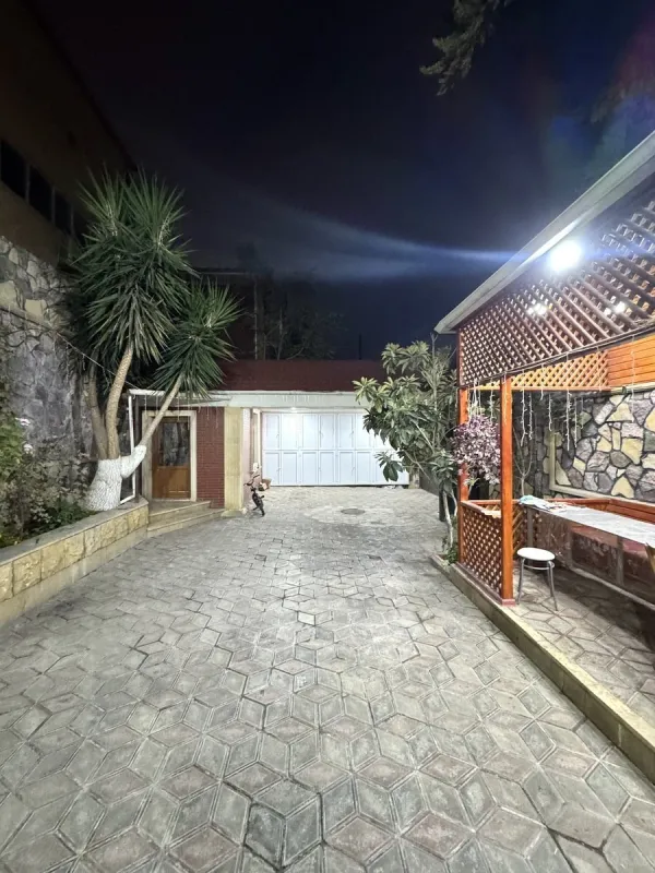 Satılır 6 otaqlı həyət evi 350 m²