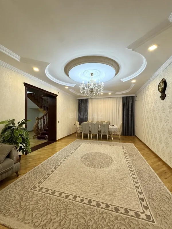 Satılır 6 otaqlı həyət evi 350 m²