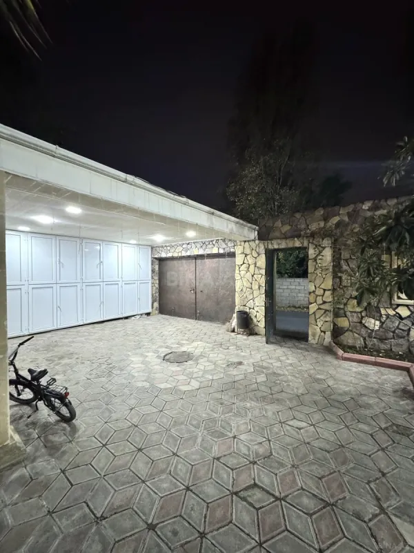 Satılır 6 otaqlı həyət evi 350 m²