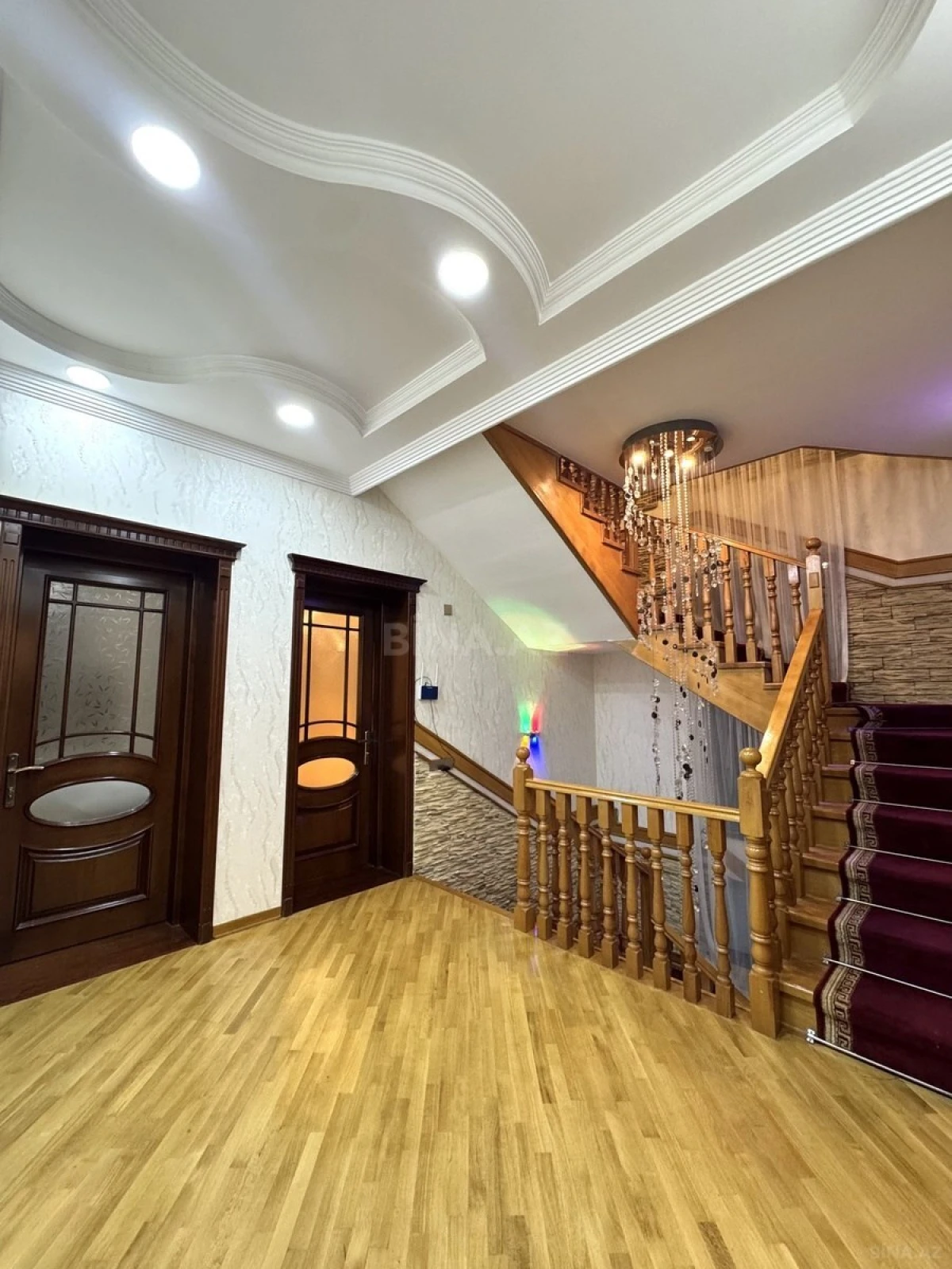 Satılır 6 otaqlı həyət evi 350 m²