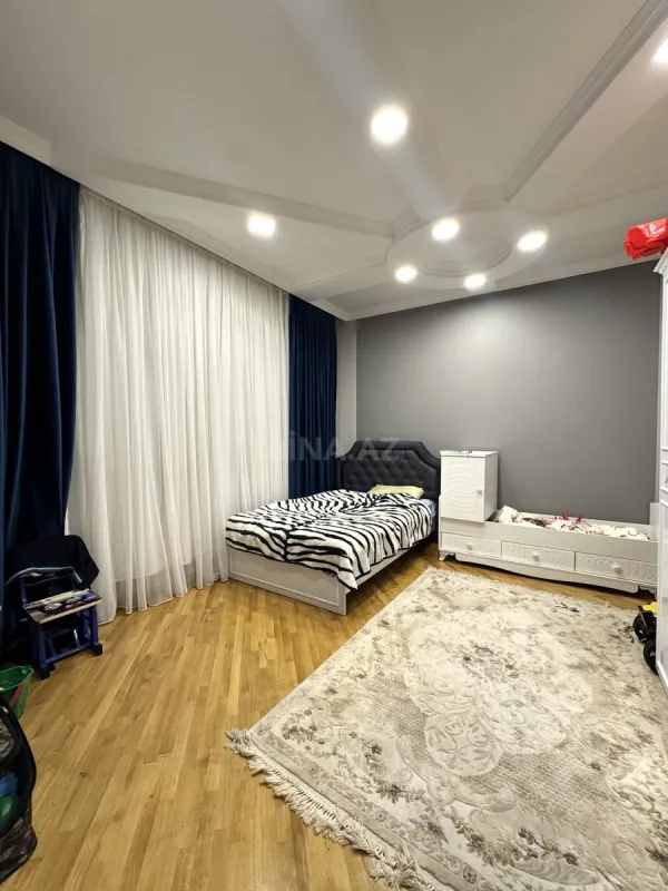 Satılır 6 otaqlı həyət evi 350 m²