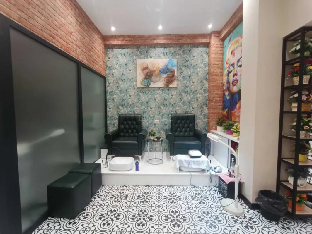 Satılır obyekt 200 m²