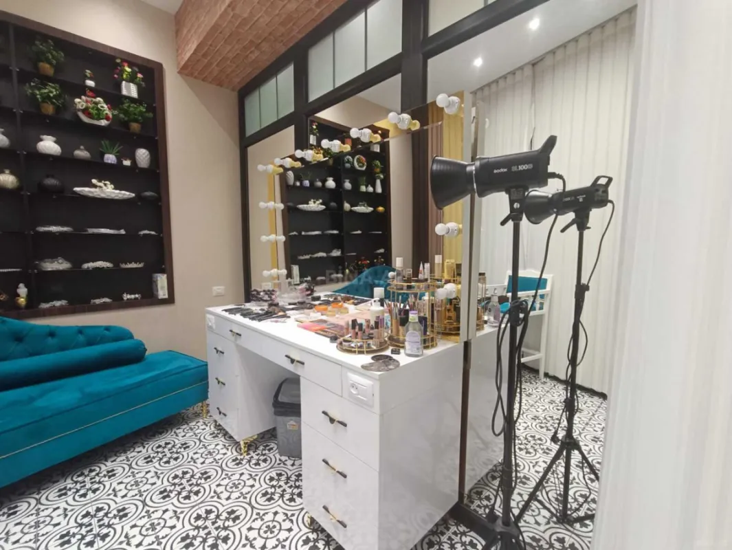 Satılır obyekt 200 m²