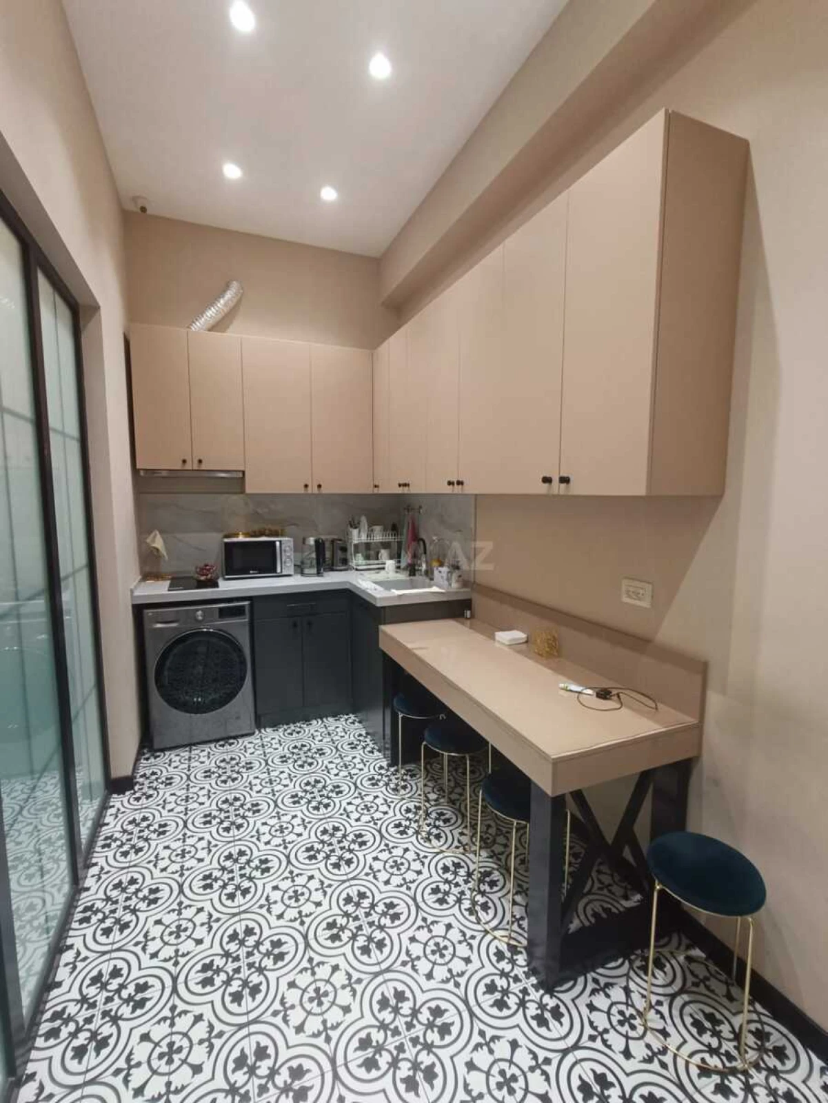 Satılır obyekt 200 m²