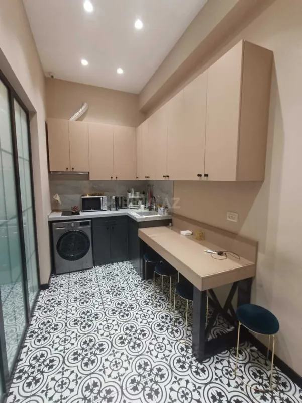 Satılır obyekt 200 m²