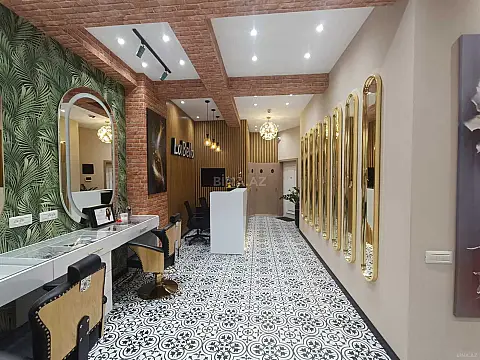 Satılır obyekt 200 m²