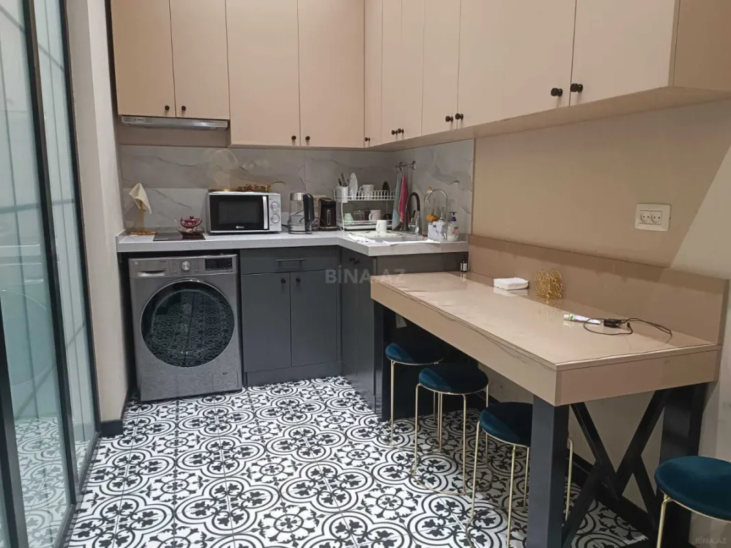 Satılır obyekt 200 m²