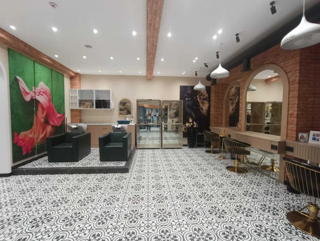 Satılır obyekt 200 m²