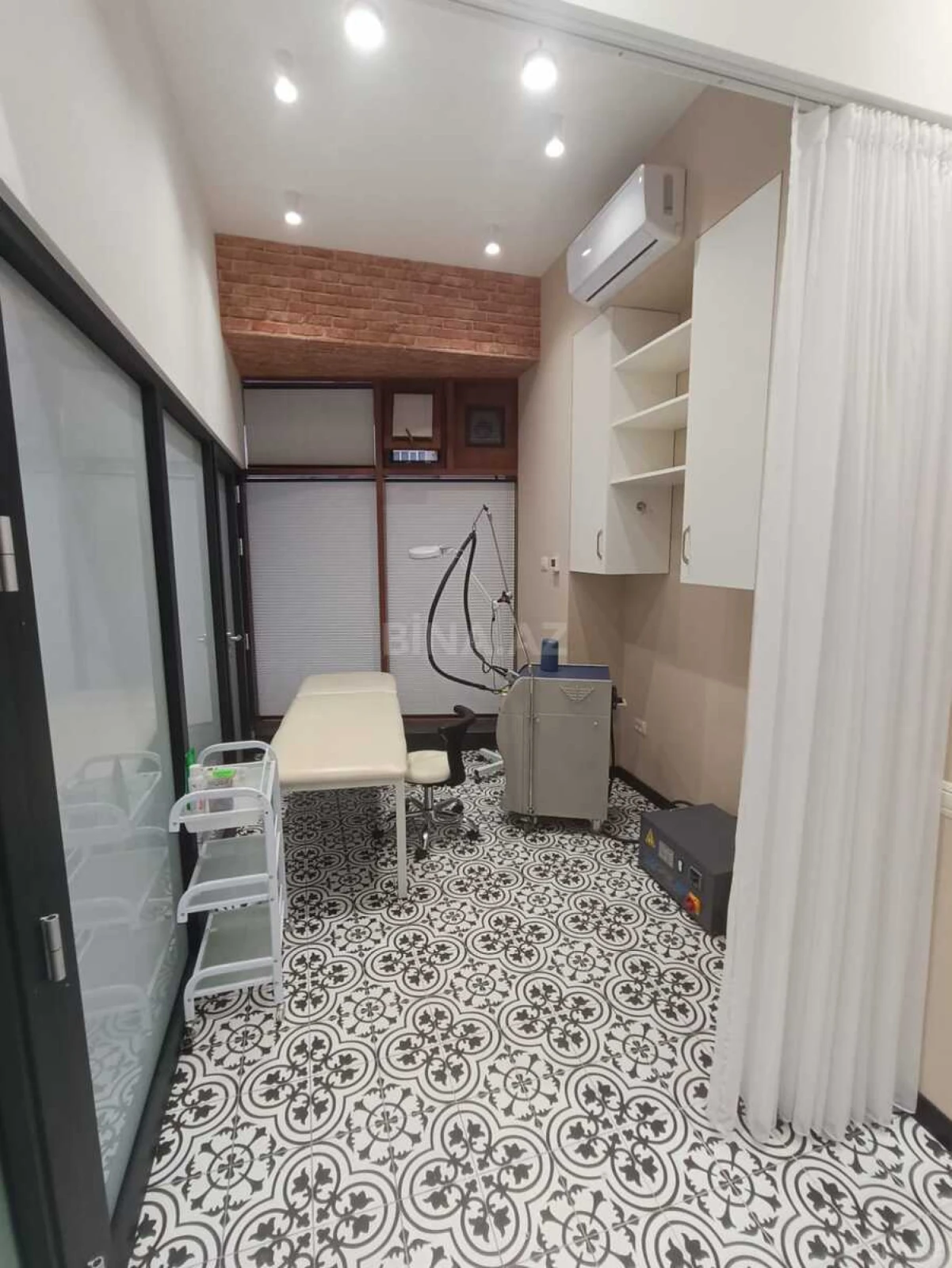 Satılır obyekt 200 m²