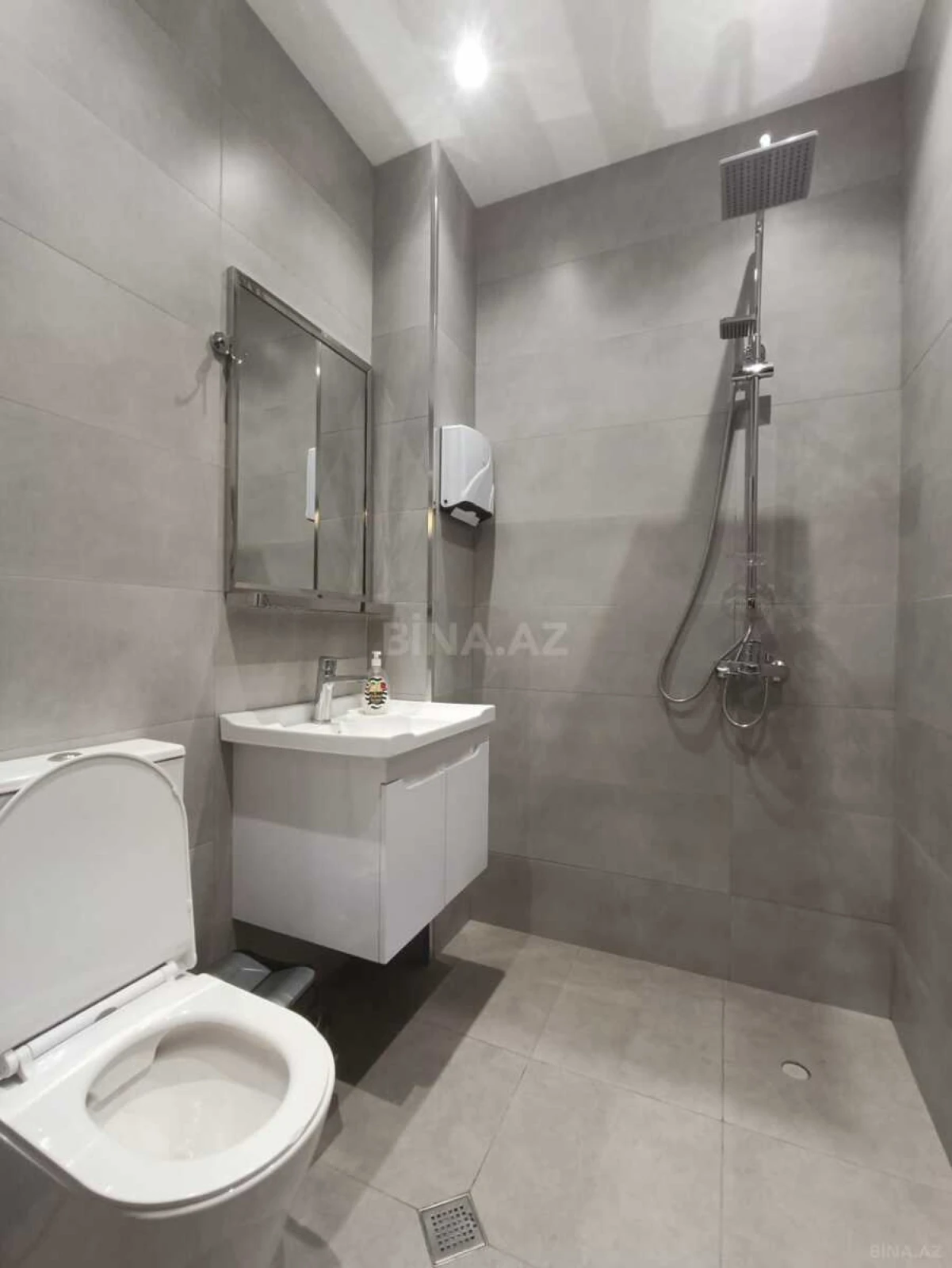 Satılır obyekt 200 m²