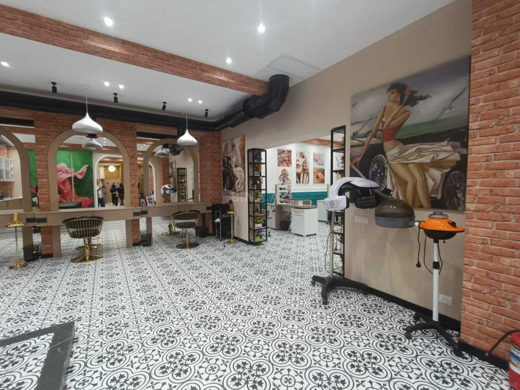 Satılır obyekt 200 m²