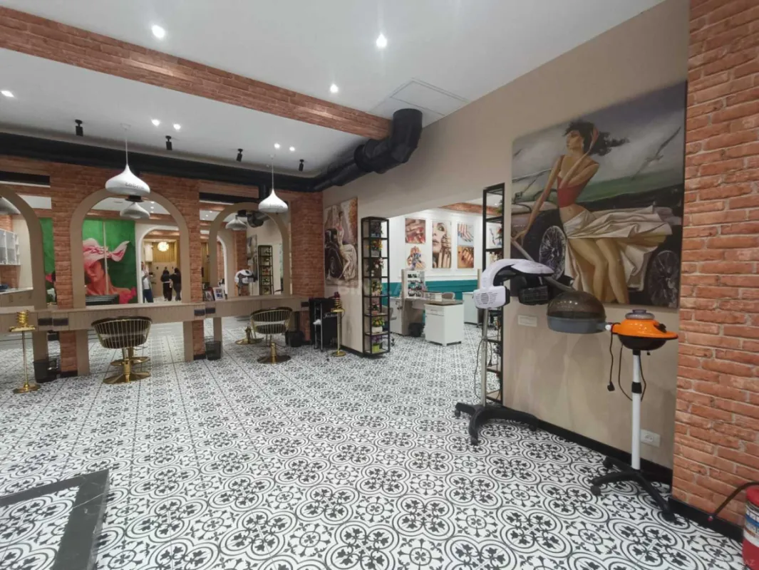 Satılır obyekt 200 m²